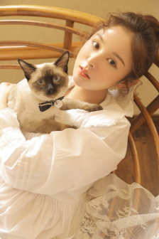 漂亮的女邻居2